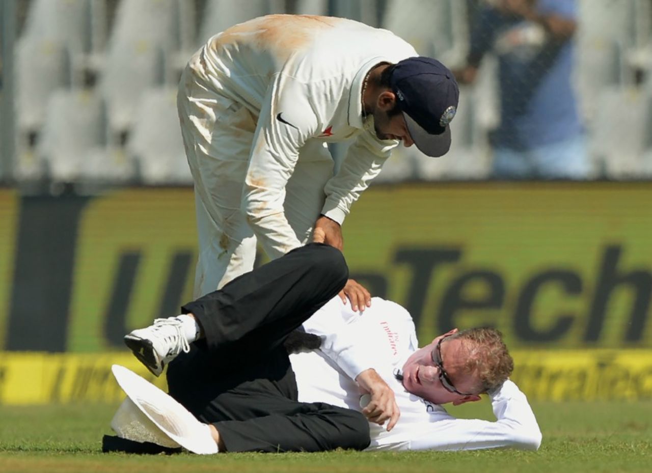 Paul Reiffel was struck on the back of the head by a throw from Bhuvneshwar Kumar, India v England, 4th Test, Mumbai, 1st day, December 8, 2016
