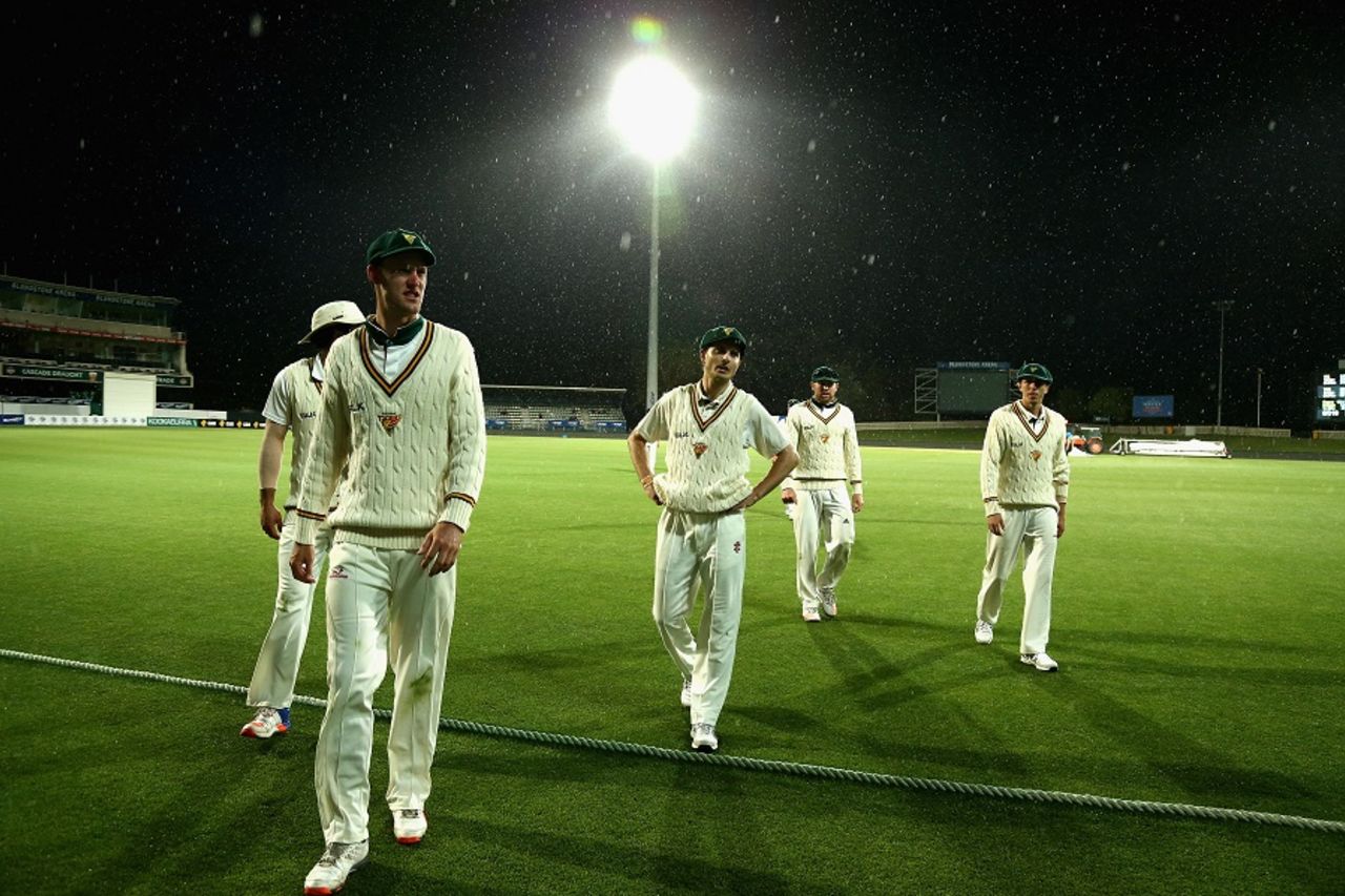 The Tasmania side walks off as the rain falls, Tasmania v Victoria, Sheffield Shield 2016-17, Hobart, 4th day, December 8, 2016