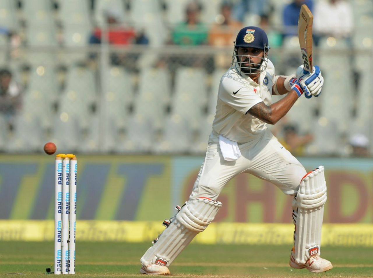 M Vijay slaps one through point, India v England, 4th Test, Mumbai, 2nd day, December 9, 2016