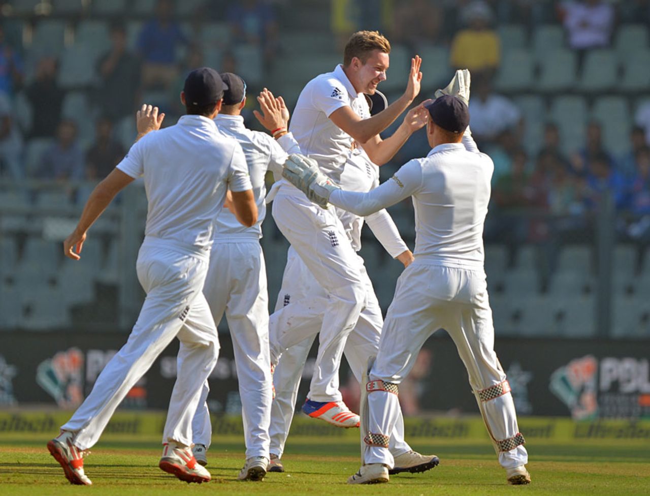 Jake Ball struck with the second delivery of the morning, India v England, 4th Test, Mumbai, 3rd day, December 10, 2016