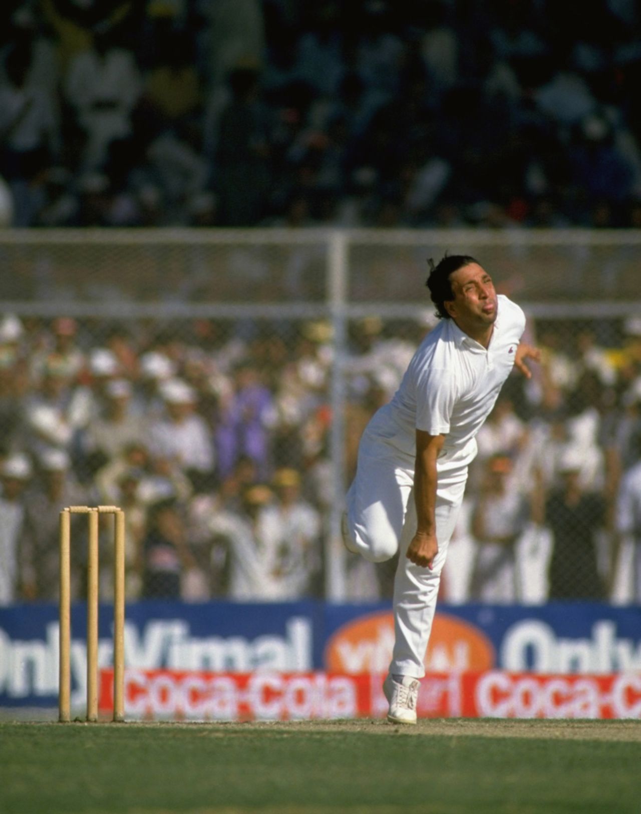 Abdul Qadir bowls, Pakistan v West Indies, 1987 World Cup, Karachi, October 30, 1987