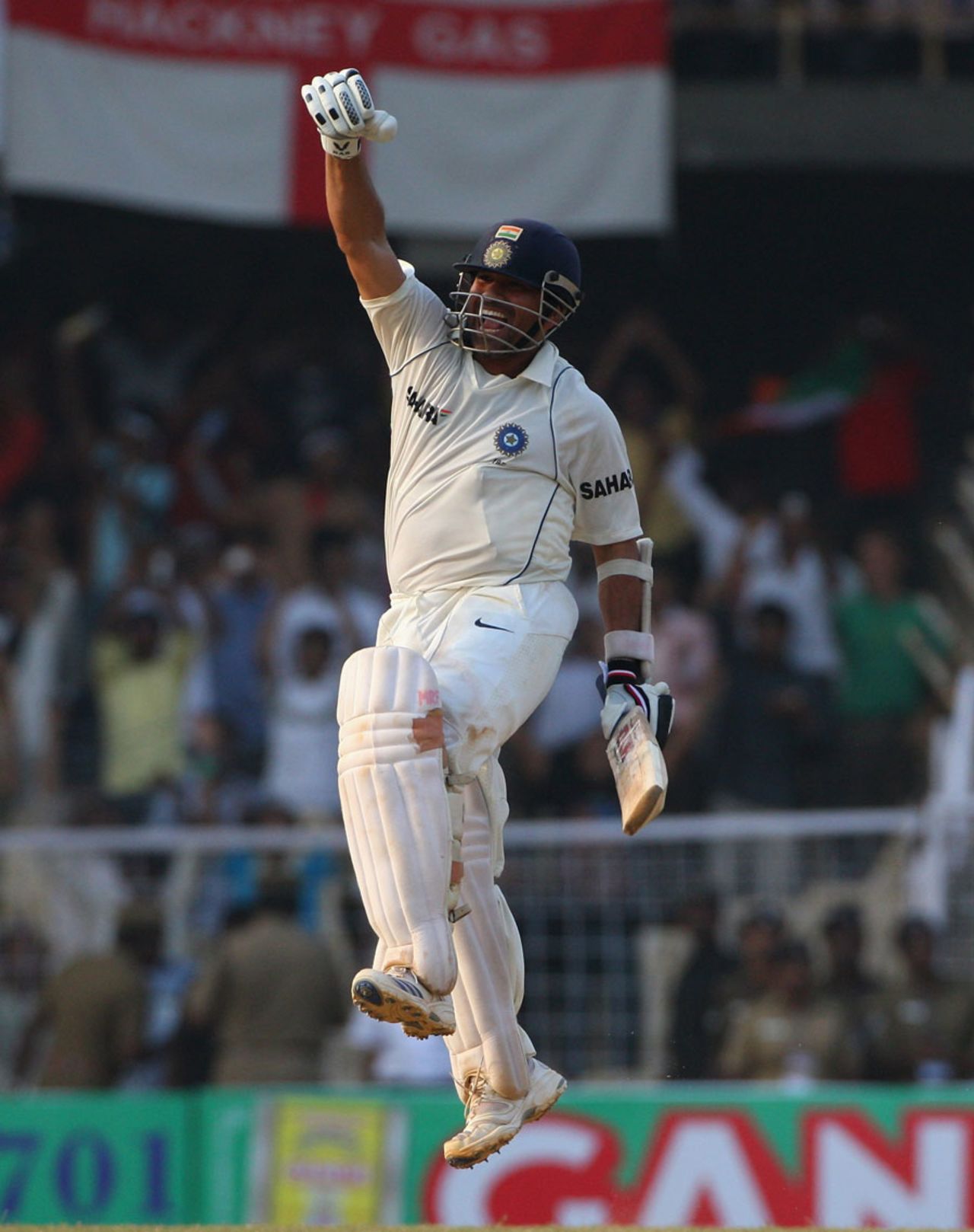 Sachin Tendulkar celebrates his hundred, India v England, 1st Test, Chennai, 5th day, December 15, 2008