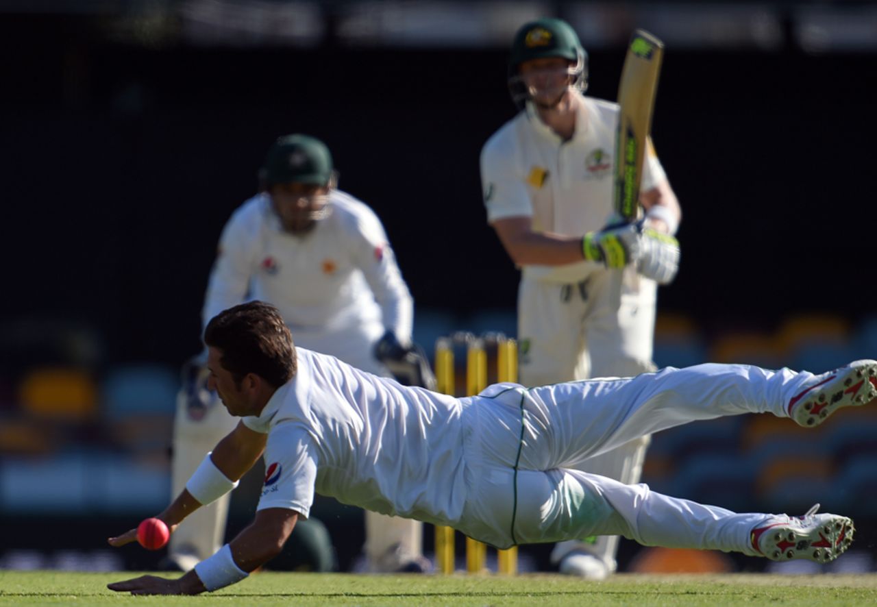 The ball does past a diving Yasir Shah, Australia v Pakistan 1st Test, 1st day, Brisbane, December 15, 2016