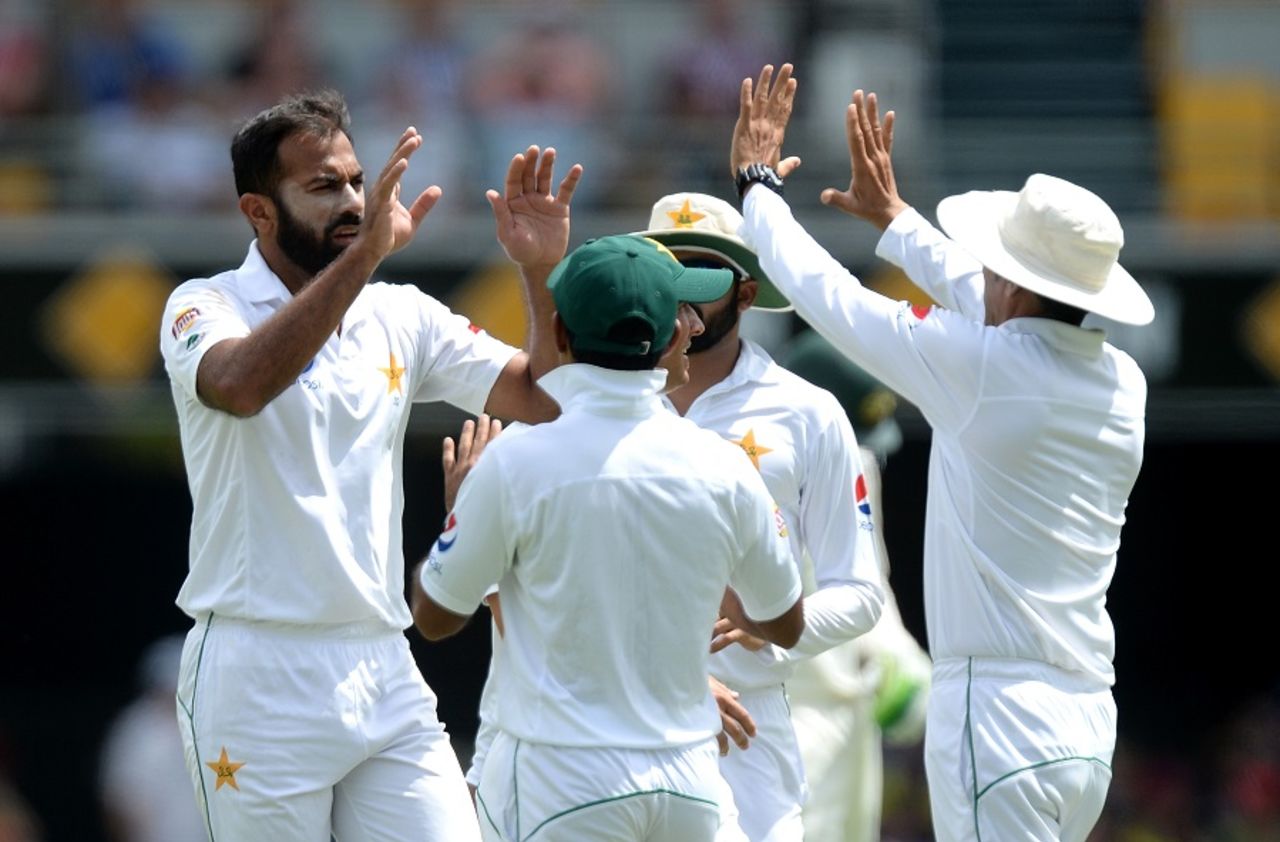 Wahab Riaz is congratulated by team-mates after he dismissed Steven Smith, Australia v Pakistan, 1st Test, Brisbane, 2nd day, December 16, 2016