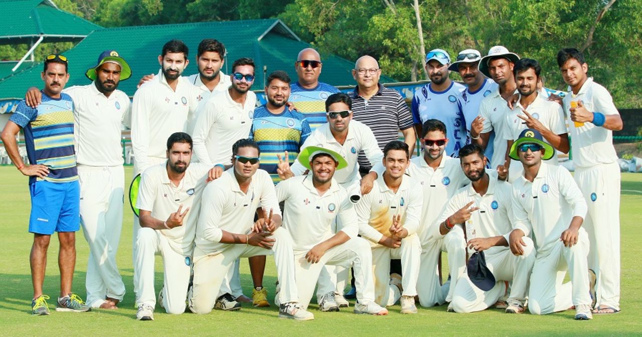 Jharkhand players and staff are all smiles after their win over Odisha, Jharkhand v Odisha, Thumba, day 3, December 17, 2016