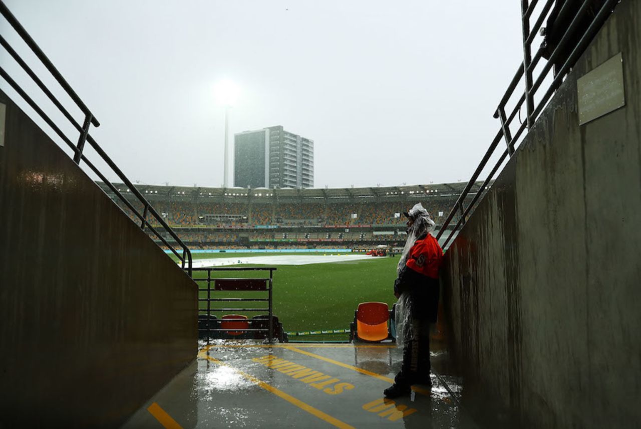 Rain interrupted play more than once on the fourth day, Australia v Pakistan, 1st Test, Brisbane, 4th day, December 18, 2016