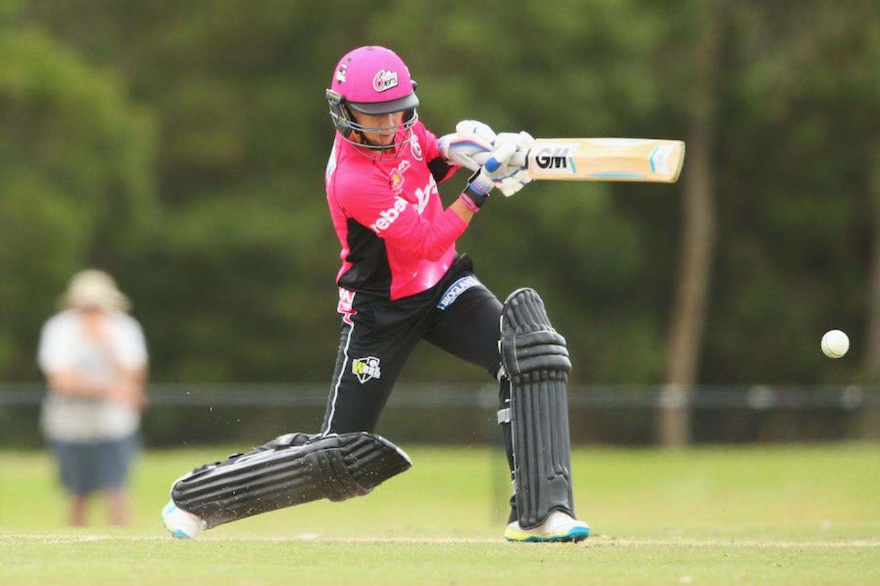 Marizanne Kapp drives during her run-a-ball 32, Sydney Sixers v Melbourne Stars, Women's BBL 2016-17, Melbourne, December 18, 2016