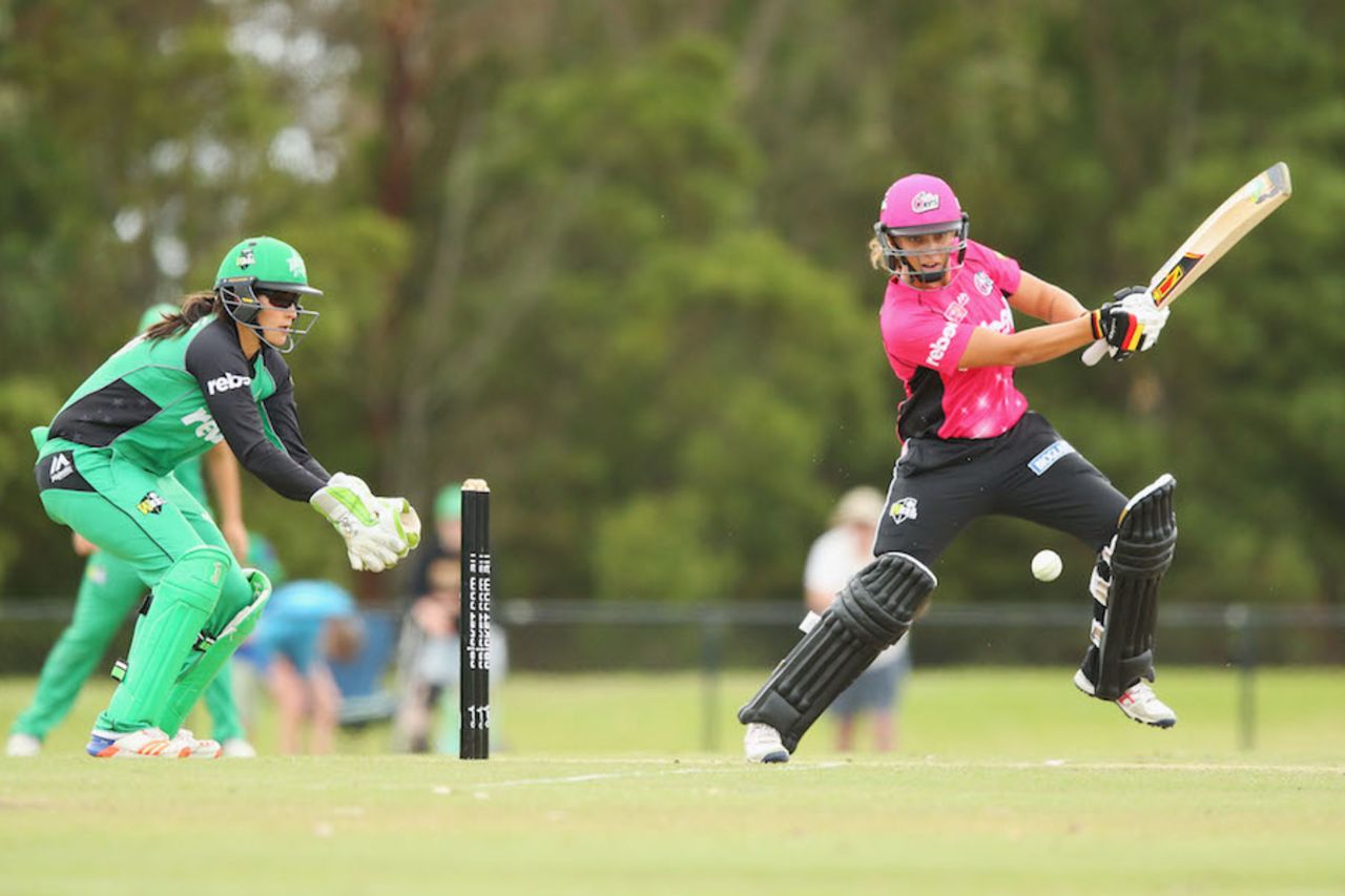Ashleigh Gardner during her quick knock of 43, Sydney Sixers v Melbourne Stars, Women's BBL 2016-17, Melbourne, December 18, 2016