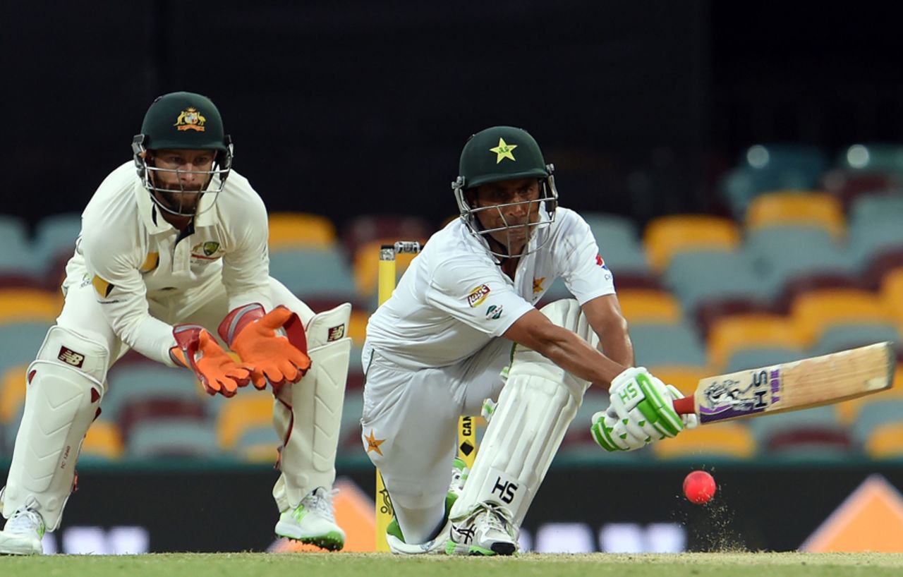 Younis Khan miscues a reverse-sweep, Australia v Pakistan, 1st Test, Brisbane, 4th day, December 18, 2016