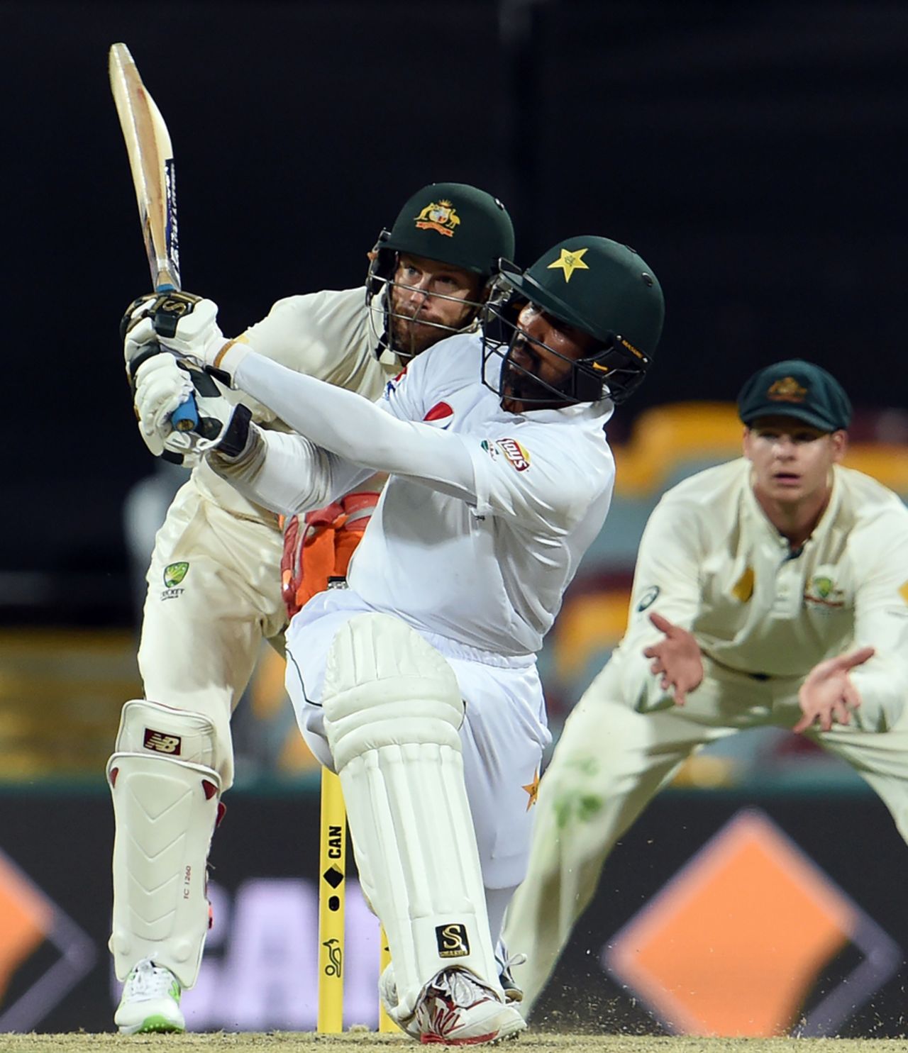Mohammad Amir plays a slog sweep, Australia v Pakistan, 1st Test, Brisbane, 4th day, December 18, 2016