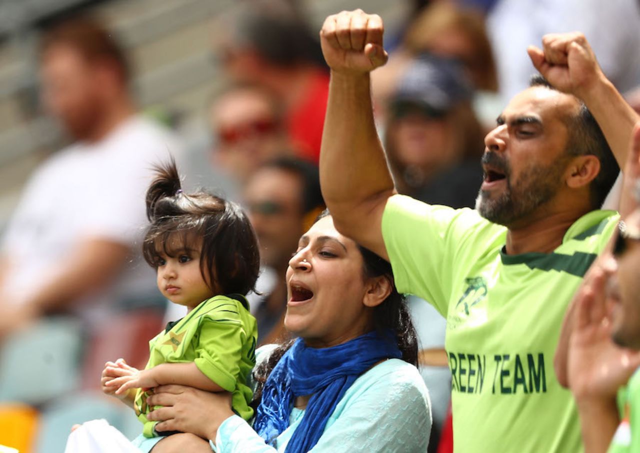 Pakistani fans showed relentless support on the last day, Australia v Pakistan, 1st Test, Brisbane, 5th day, December 19, 2016