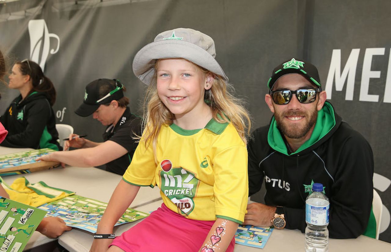 Glenn Maxwell poses with a young fan during the Melbourne Stars Family Day, Melbourne, December 18, 2016