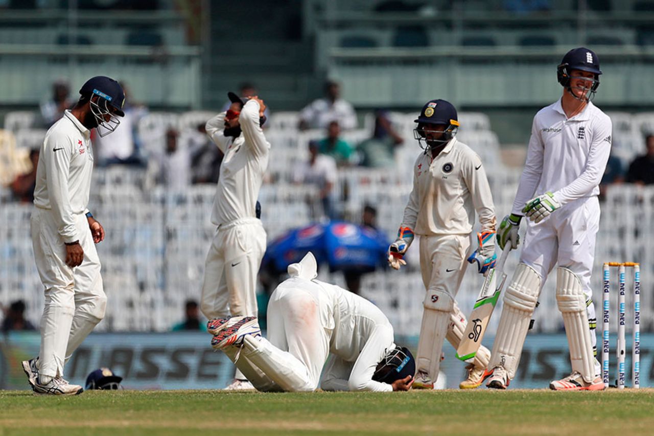 KL Rahul put down a difficult chance at short leg off the face of Keaton Jennings' bat, India v England, 5th Test, Chennai, 5th day, December 20, 2016