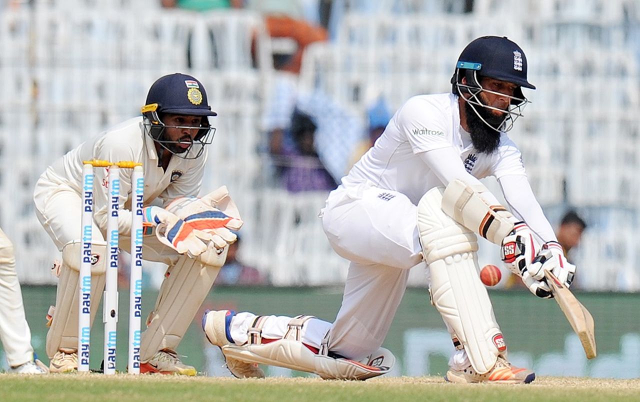 Moeen Ali sweeps the ball, India v England, 5th Test, Chennai, 5th day, December 20, 2016