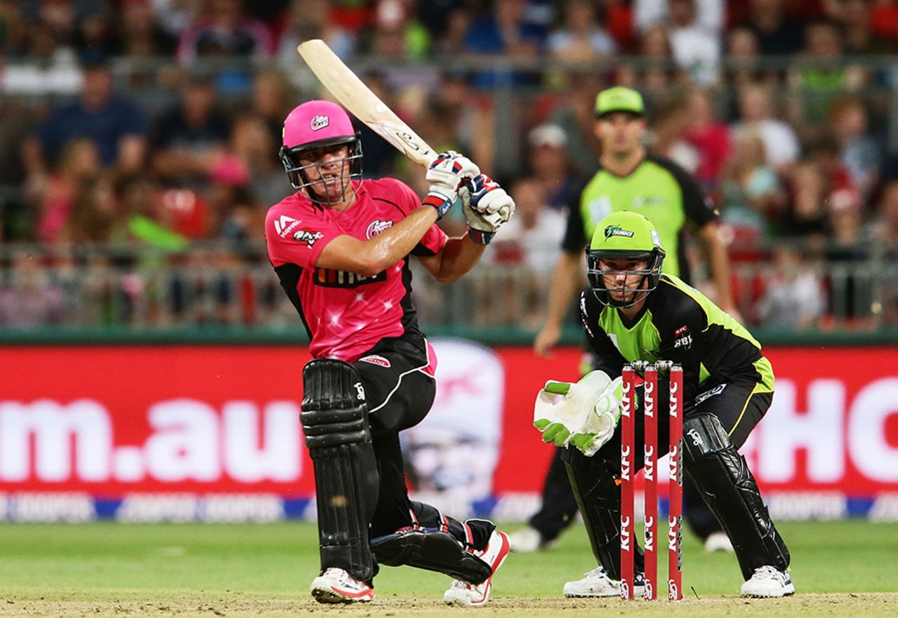 Moises Henriques controlled the Sydney Sixers' chase with an unbeaten 76, Sydney Thunder v Sydney Sixers, Big Bash League, Sydney, December 20, 2016