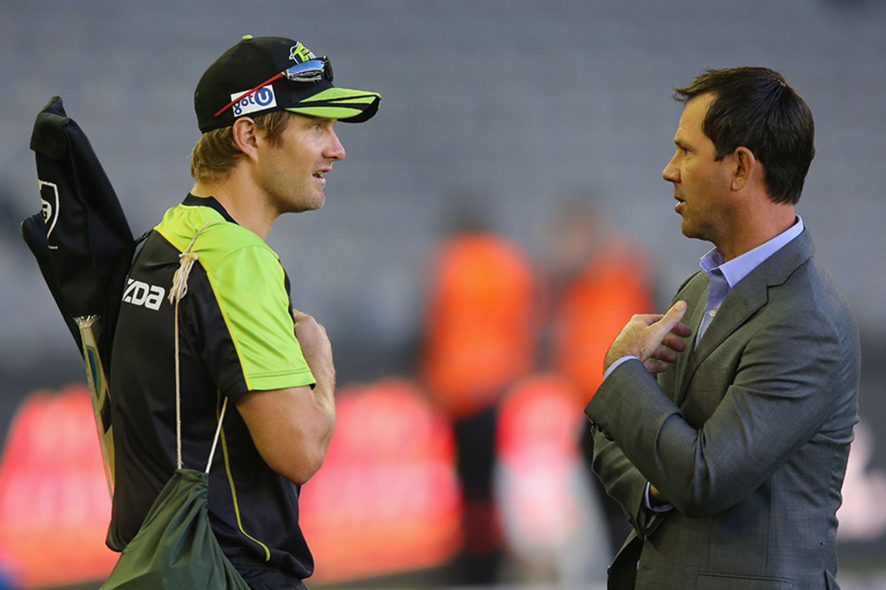 Shane Watson has a chat with Ricky Ponting before start of play, Melbourne Renegades v Sydney Thunder, Big Bash League 2016-17, Melbourne, December 22, 2016