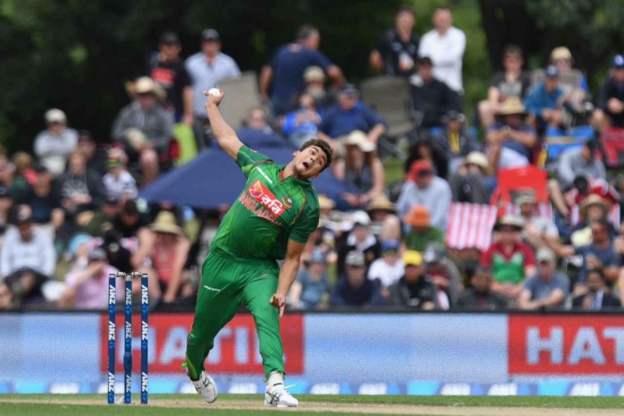 Taskin Ahmed prepares to deliver the ball, New Zealand v Bangladesh, 1st ODI, Christchurch, December 26, 2016