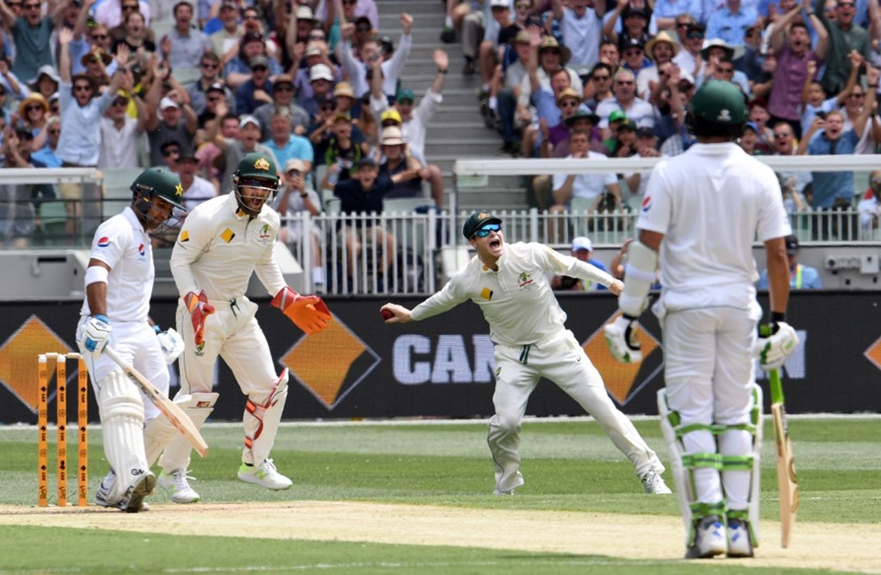 Steven Smith is jubilant after taking the catch to dismiss Sami Aslam, Australia v Pakistan, 2nd Test, 1st day, Melbourne, December 26, 2016