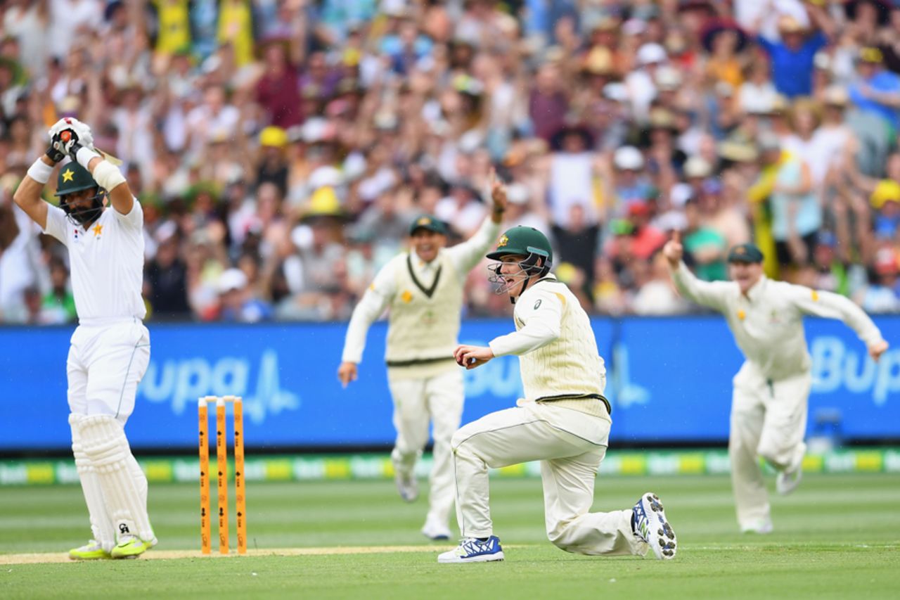 Nic Maddinson appeals after catching Misbah-ul-Haq at short leg, Australia v Pakistan, 2nd Test, 1st day, Melbourne, December 26, 2016