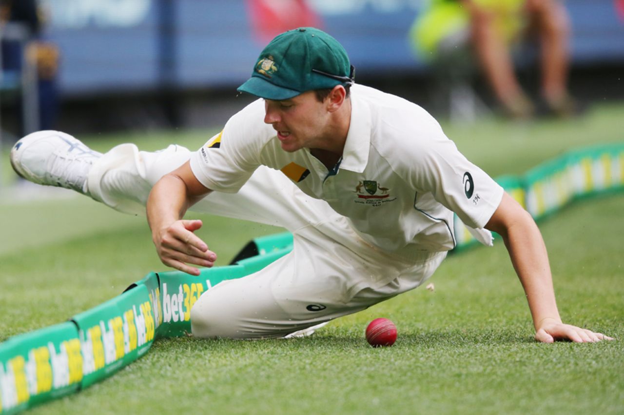Josh Hazlewood slides to try and prevent a boundary, Australia v Pakistan, 2nd Test, 1st day, Melbourne, December 26, 2016