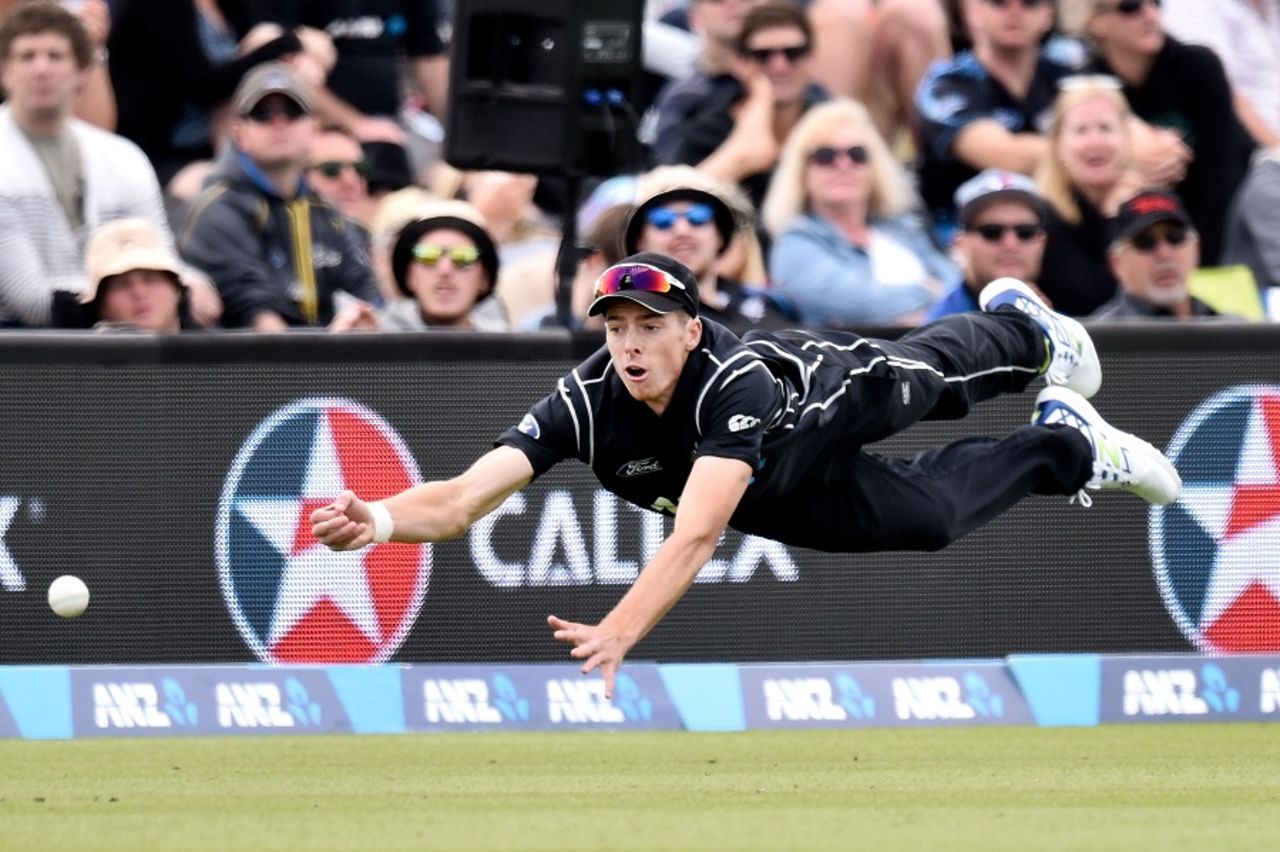 Mitchell Santner makes a valiant attempt at a catch, New Zealand v Bangladesh, 1st ODI, Christchurch, December 26, 2016