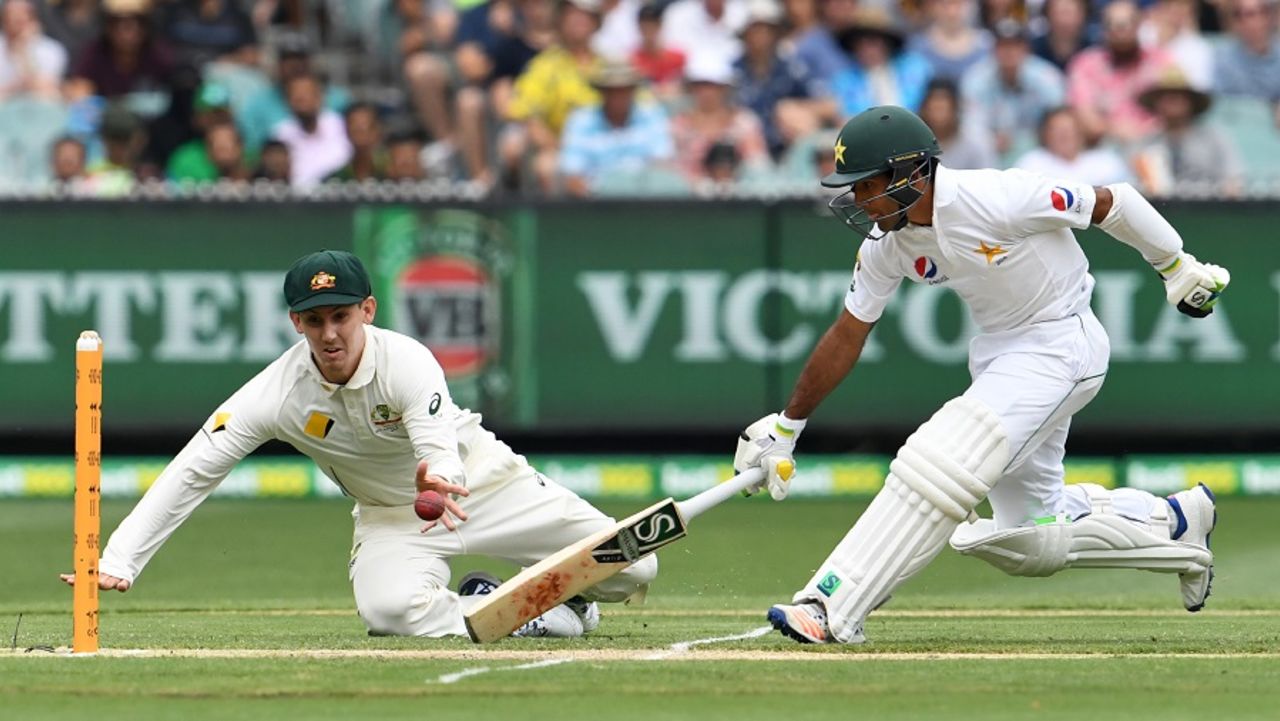 Nic Maddinson attempts a run out of Asad Shafiq, Australia v Pakistan, 2nd Test, 2nd day, Melbourne, December 27, 2016