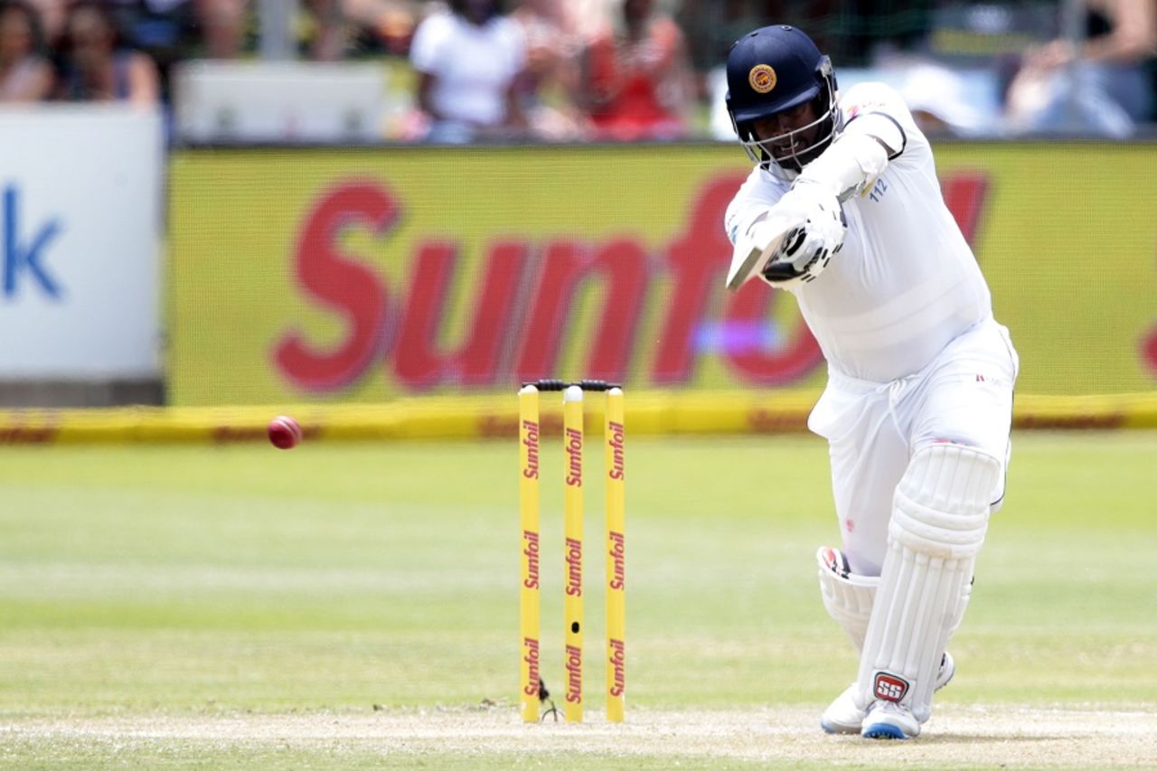 Angelo Mathews drills one through the off side, South Africa v Sri Lanka, 1st Test, Port Elizabeth, 2nd day, December 27, 2016