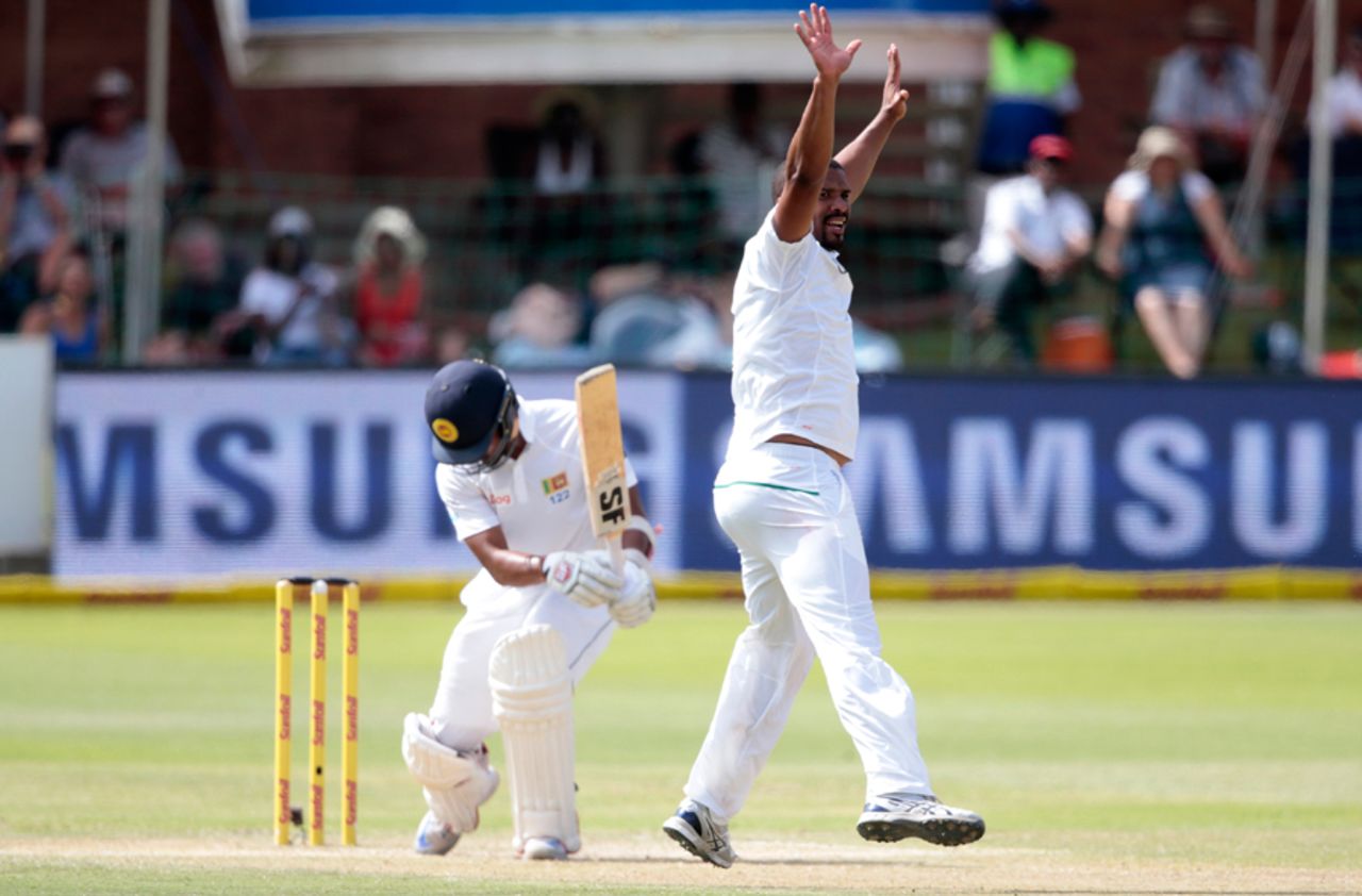 Vernon Philander appeals for lbw against Dinesh Chandimal, South Africa v Sri Lanka, 1st Test, Port Elizabeth, 2nd day, December 27, 2016