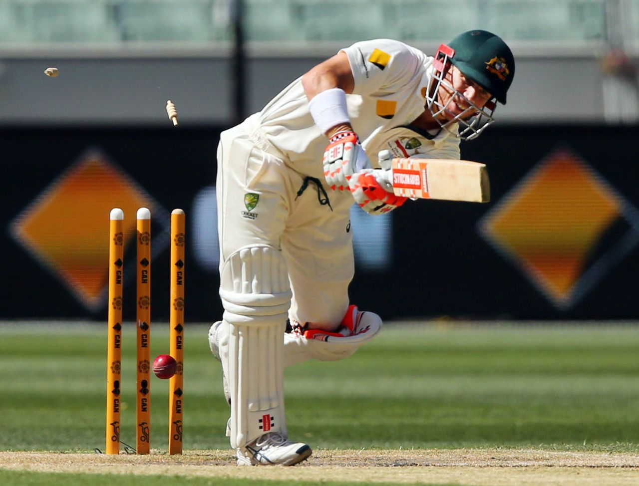 David Warner is bowled, off a no-ball, by Wahab Riaz, Australia v Pakistan, 2nd Test, 3rd day, Melbourne, December 28, 2016