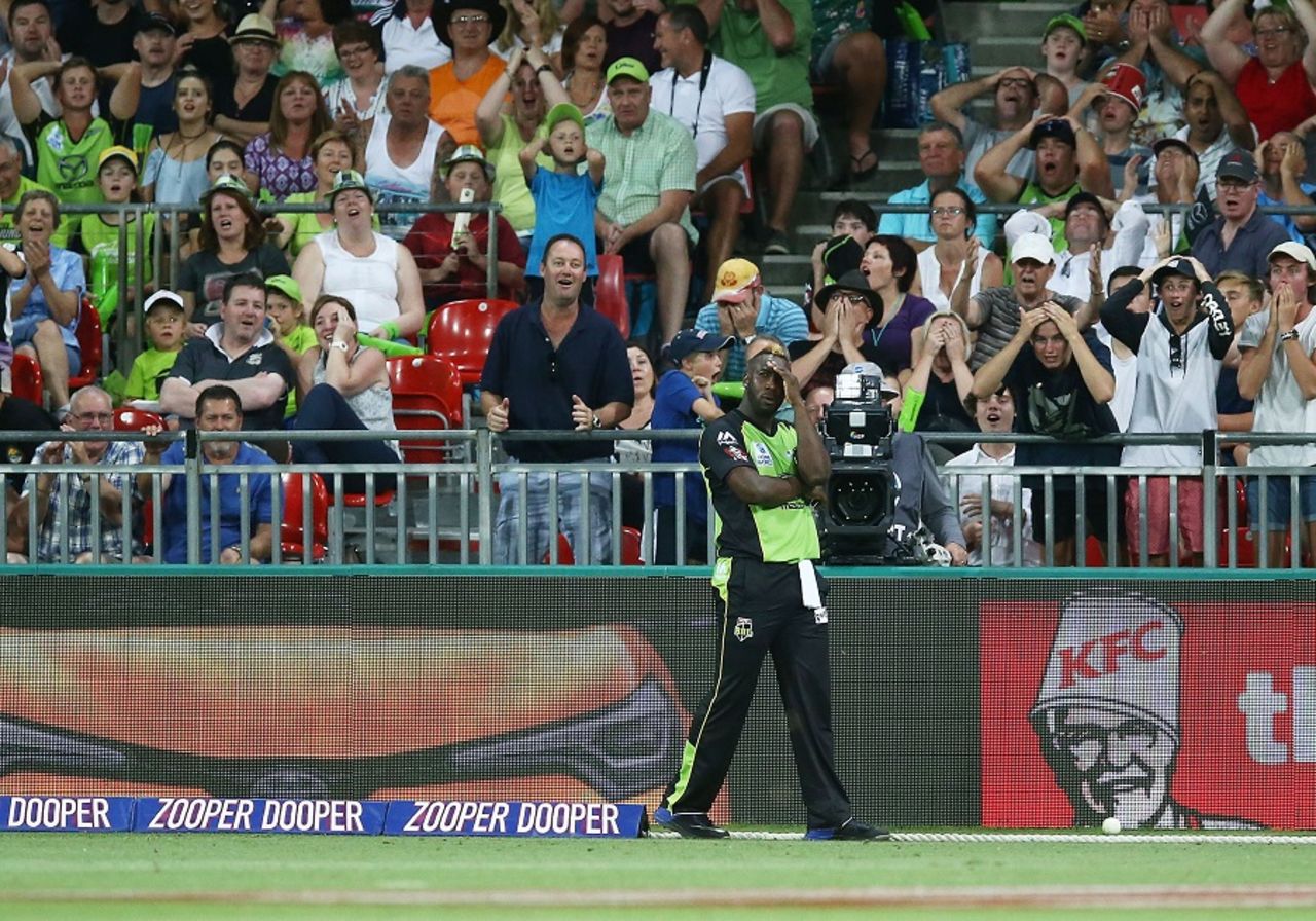 Andre Russell can't believe what he has done after dropping a catch, Sydney Thunder v Brisbane Heat, Big Bash League 2016-17, Sydney, December 28, 2016