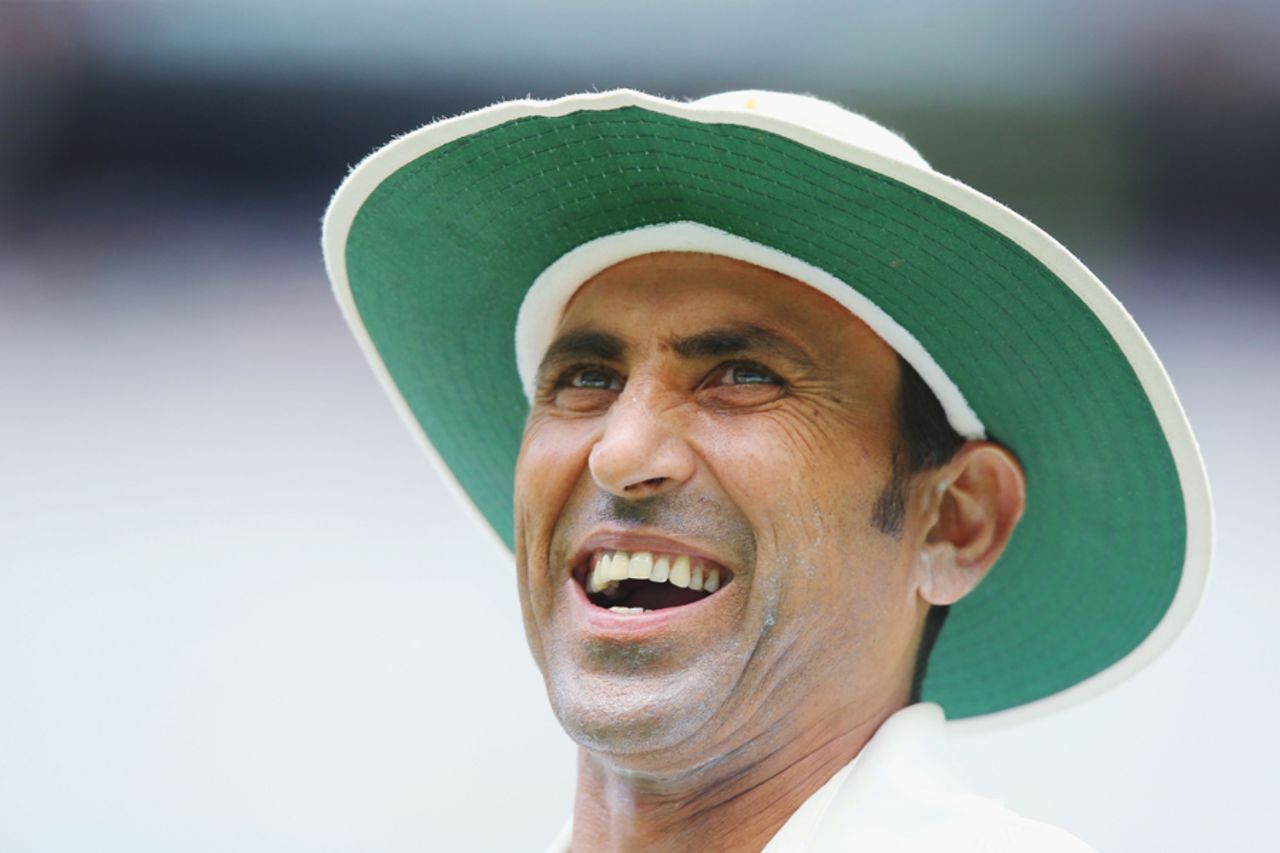 Younis Khan flashes a smile during the day's play, Australia v Pakistan, 2nd Test, 4th day, Melbourne, December 29, 2016