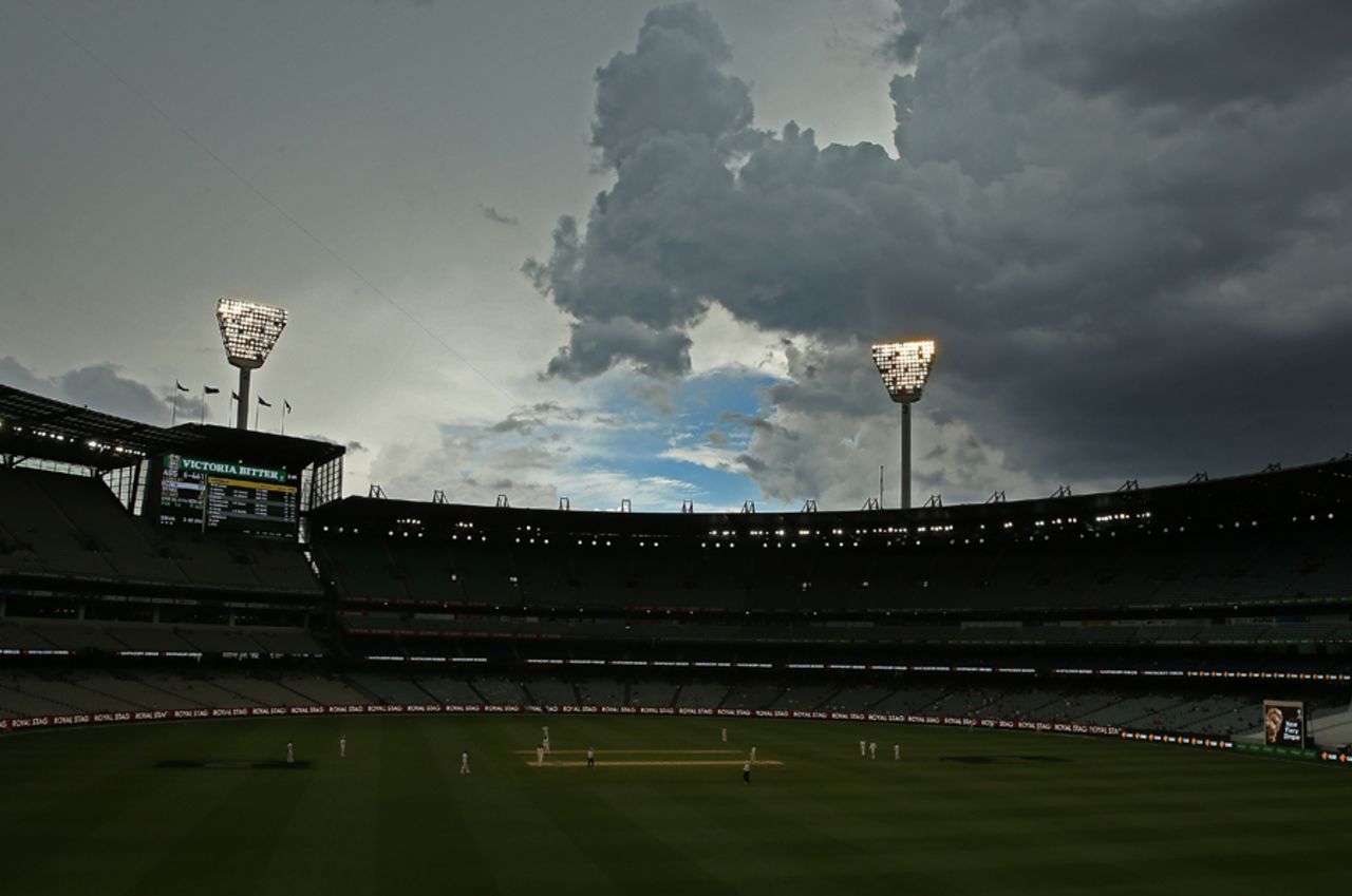Storm clouds make an appearance, Australia v Pakistan, 2nd Test, 4th day, Melbourne, December 29, 2016