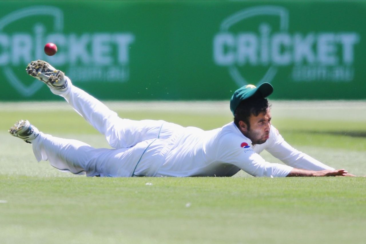 Sami Aslam and Pakistan had a tough day in the field, Australia v Pakistan, 2nd Test, 5th day, Melbourne, December 30, 2016