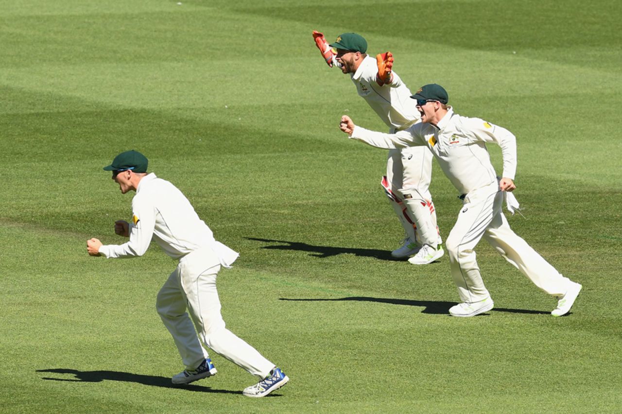 The Australian slip cordon is jubilant after Mohammad Amir's wicket, Australia v Pakistan, 2nd Test, 5th day, Melbourne, December 30, 2016