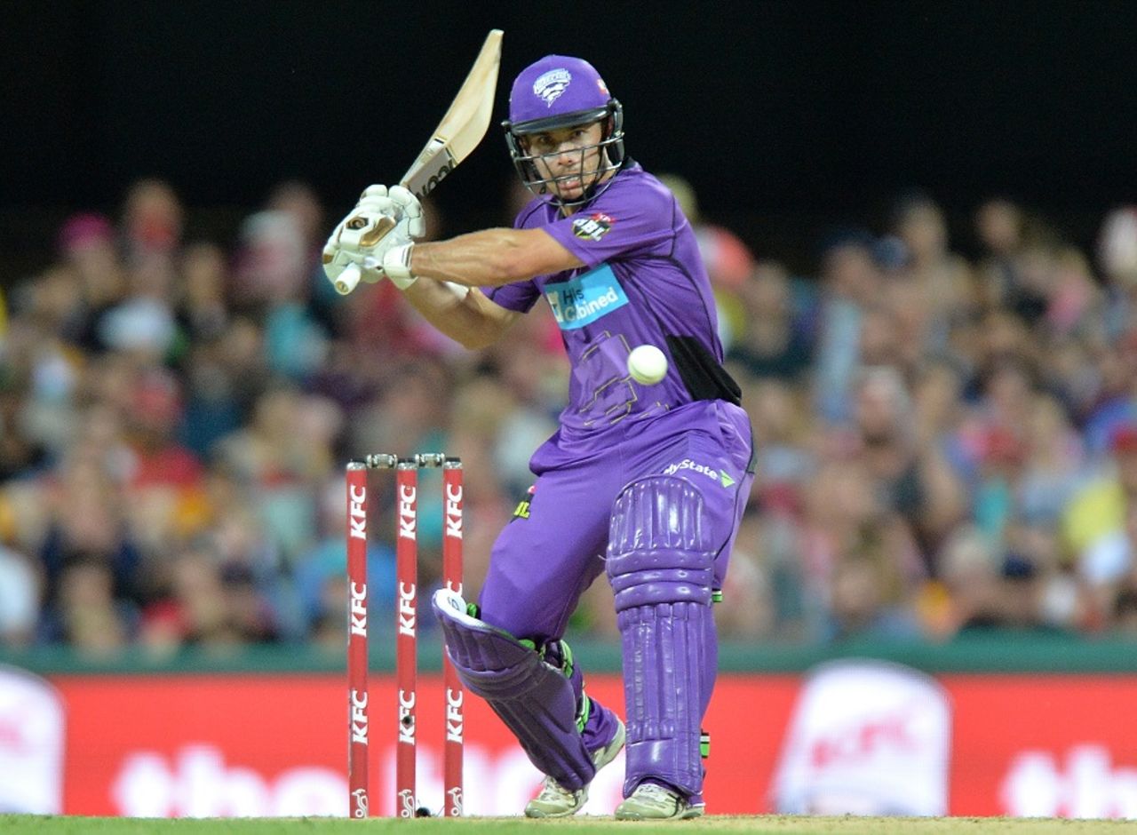 Jonathan Wells shapes up to the pull the ball, Brisbane Heat v Hobart Hurricanes, Big Bash League 2016-17. Brisbane, December 30, 2016