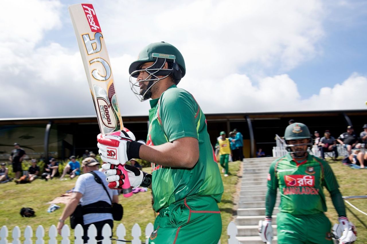 Tamim Iqbal and Imrul Kayes walk out to bat,  New Zealand v Bangladesh, 3rd ODI, Nelson, December 31, 2016