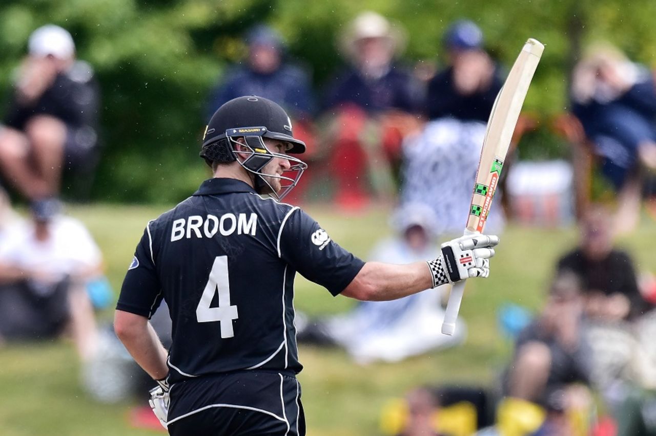 Neil Broom acknowledges his fifty,  New Zealand v Bangladesh, 3rd ODI, Nelson, December 31, 2016