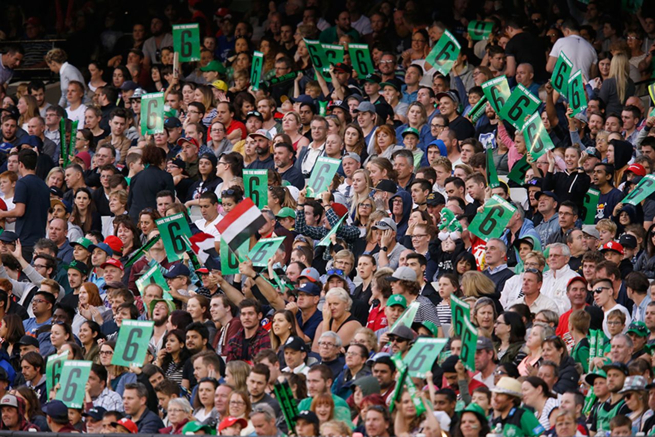 Crowds packed into the MCG for the Melbourne derby, Melbourne Stars v Melbourne Renegades, Big Bash League 2016-17, Melbourne, January 1, 2017