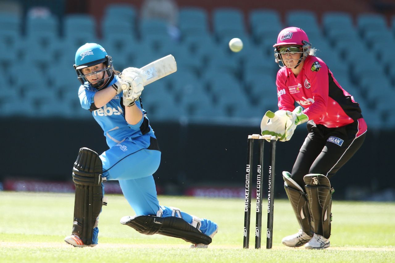 Tammy Beaumont swipes the ball during her fifty, Adelaide Strikers v Sydney Sixers, WBBL 2016-17, Adelaide, January 2, 2017