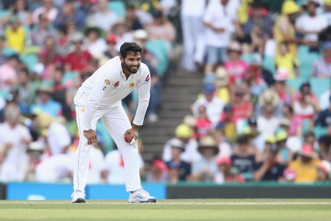 Azhar Ali reacts after delivering a ball, Australia v Pakistan, 3rd Test, Sydney, 1st day, January 3, 2017