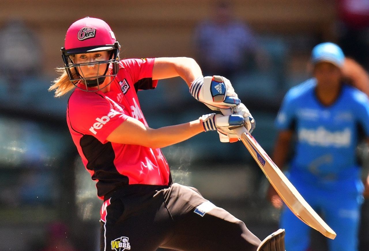 Ellyse Perry led her team to a four-wicket victory, Adelaide Strikers v Sydney Sixers, Women's Big Bash League 2016-17, Adelaide, January 3, 2017