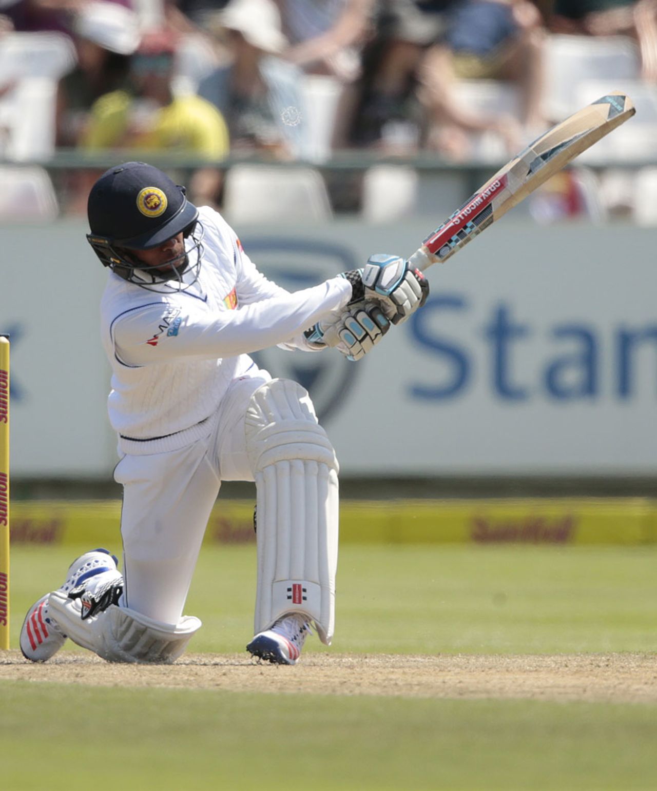 Kusal Mendis played one slog-sweep successfully...a second one less so, South Africa v Sri Lanka, 2nd Test, Cape Town, 2nd day, January 3, 2017