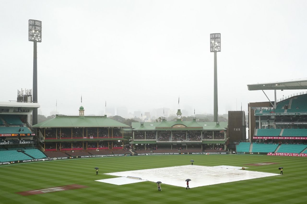 Rain delayed the start on the third day, Australia v Pakistan, 3rd Test, Sydney, 3rd day, January 5, 2017