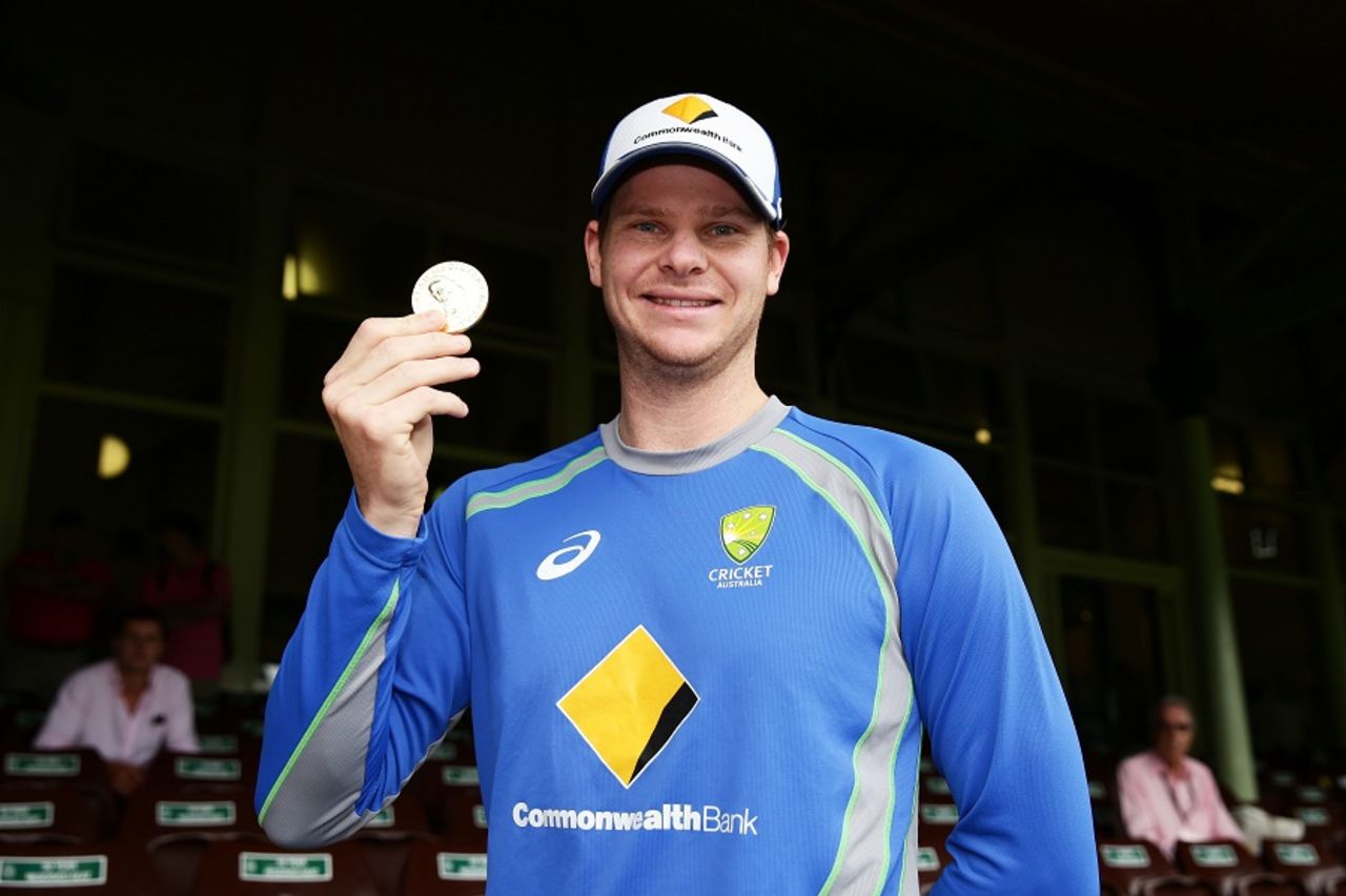 Steven Smith poses after winning the McGilvray Medal, Australia v Pakistan, 3rd Test, Sydney, 3rd day, January 5, 2017