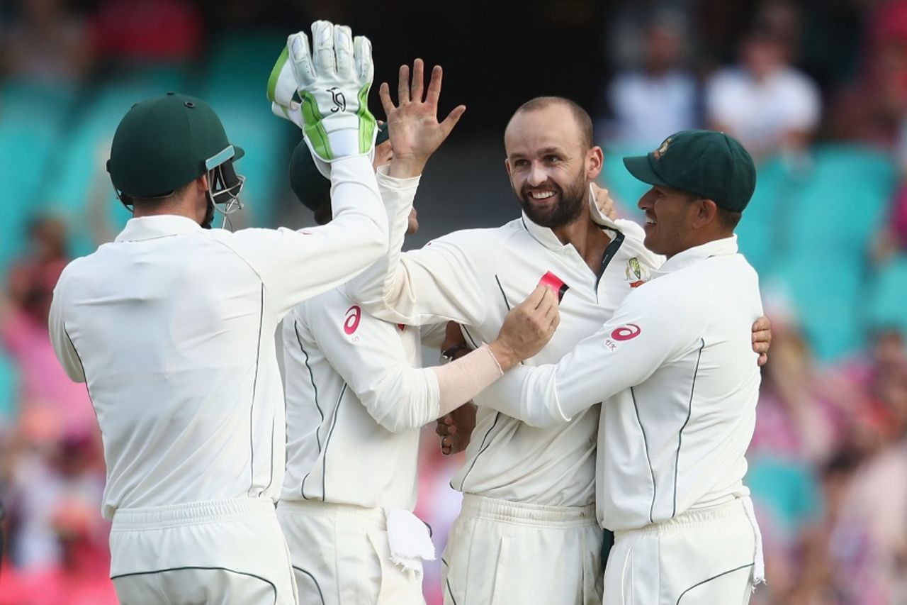 Nathan Lyon nipped out three wickets, Australia v Pakistan, 3rd Test, Sydney, 3rd day, January 5, 2017