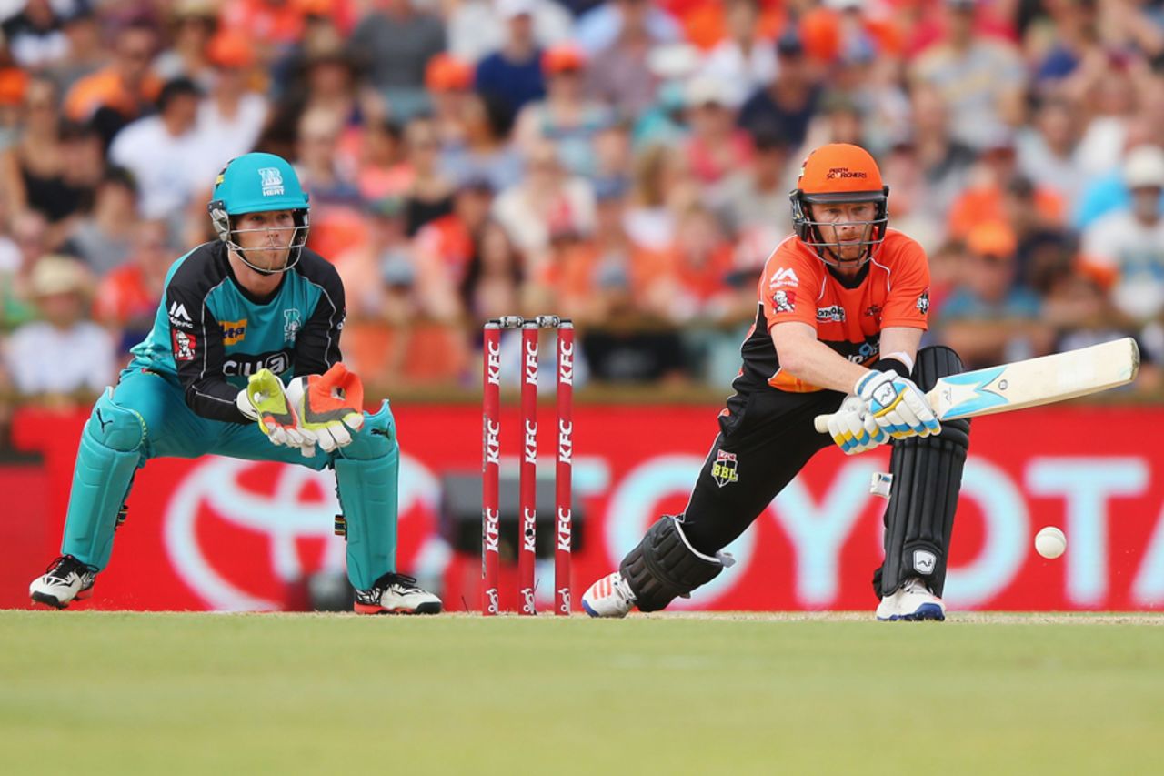 Ian Bell shapes up for a reverse sweep, Scorchers v Heat, Big Bash League 2016-17, Perth, January 5, 2017