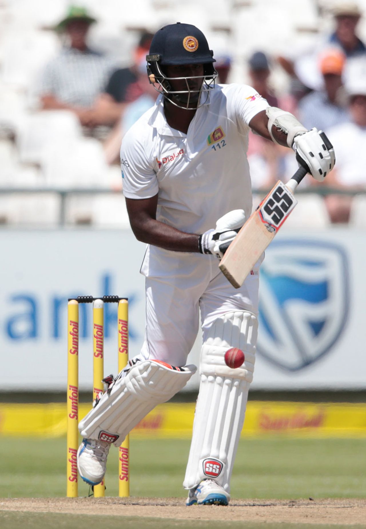 Angelo Mathews fends the ball away, South Africa v Sri Lanka, 2nd Test, Cape Town, 4th day, January 5, 2017