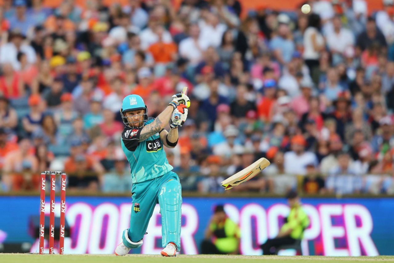 Brendon McCullum's bat breaks as he tries to power one down the ground, Scorchers v Heat, Big Bash League 2016-17, Perth, January 5, 2017