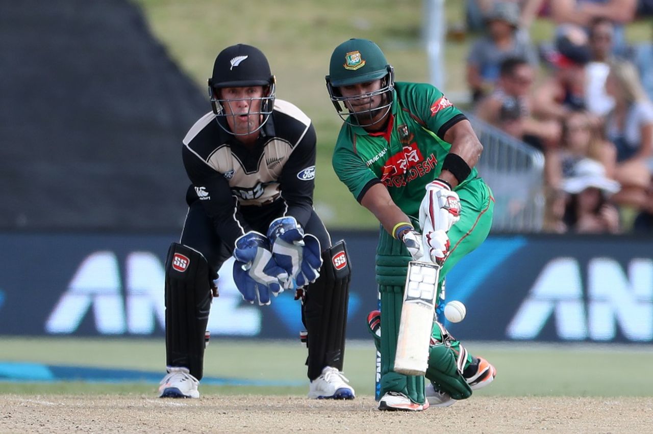 Sabbir Rahman scooped a six over short fine leg, New Zealand v Bangladesh, 2nd T20I, Mount Maunganui, January 6, 2017