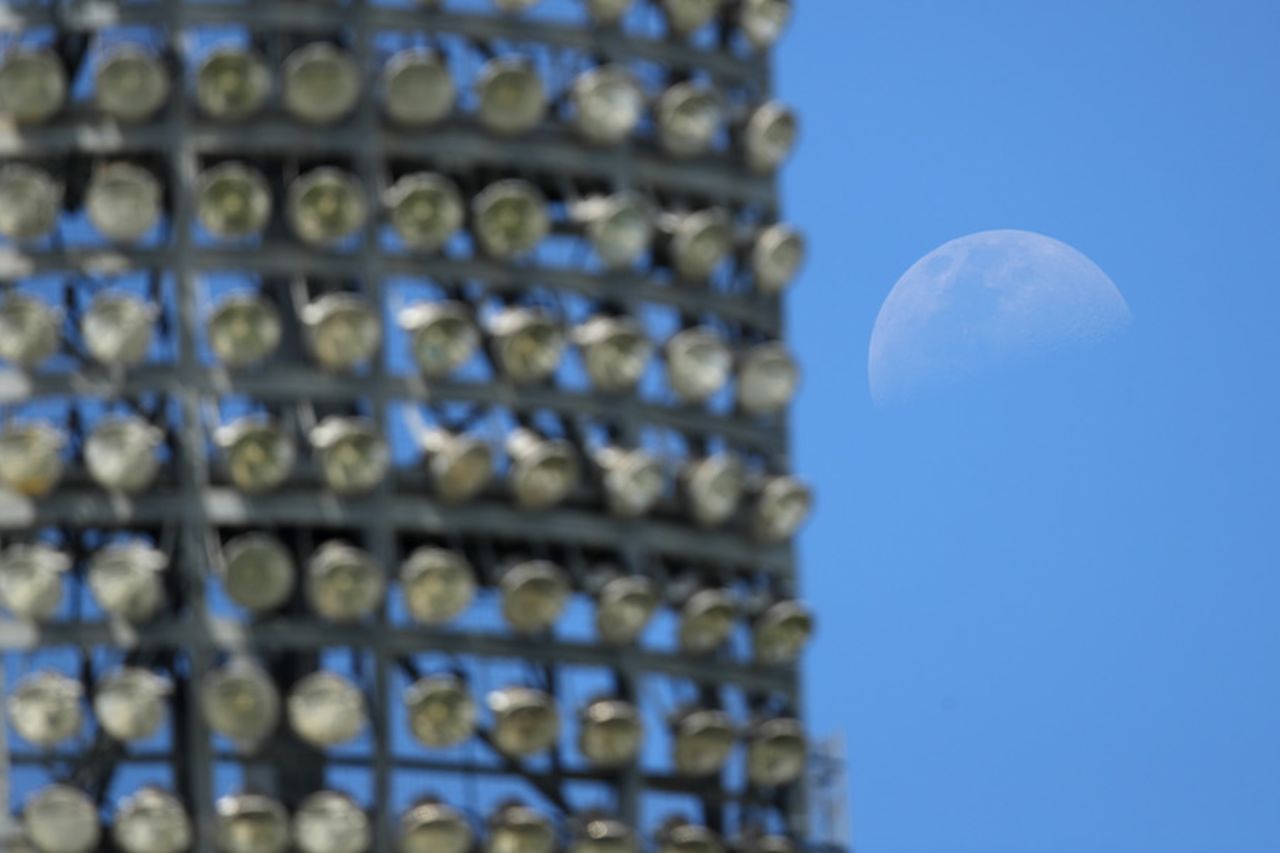 The moon was visible behind one of the light towers, Australia v Pakistan, 3rd Test, Sydney, 4th day, January 6, 2017